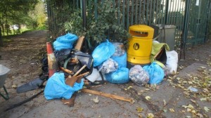 The rest of the rubbish. The shopping trolleys had been put in the van ready for return to a well-known Crayford supermarket. (Photo: Ron Pearson) 