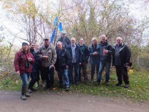 Visitors to Ruxley GPNR included Karen Sutton, Biodiversity Team Manager at Thames water and Crossness Nature Reserve Manager; Joanna Barton a new Thames21 employee working with the team in Bexley; Project Officer Michael Heath, who leads the Cray team in Bexley and some of his volunteers; and  Thames Road Wetland Site manager Chris Rose. Also pictures are Linda Graham, Martin Watts and Albert Watson who lead the Ruxley volunteer effort. (Photo: Brian Riches) 